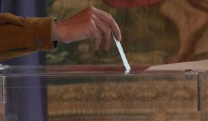 Présidentielle: les Français expatriés et d'outremer votent pour le deuxième tour