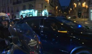 Présidentielle: Macron arrive en voiture au Champs-de-Mars avant son discours
