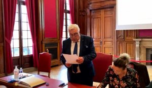 Frédéric Cuvillier annonce les résultats du bureau de vote numero 1 à Boulogne