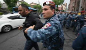 Arménie: la police débloque des routes à Erevan lors d'une manifestation contre le gouvernement