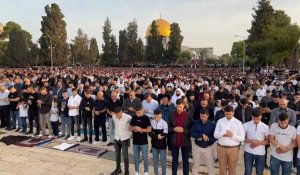 Des dizaines de milliers de personnes participent aux célébrations de l'Aïd à la mosquée al-Aqsa