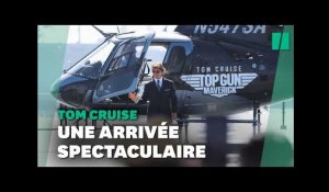 Tom Cruise se pose en hélico sur un porte-avions pour l'avant-première de "Top Gun 2"