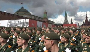 En Ukraine l'armée russe défend "la patrie", affirme Poutine en célébrant 1945