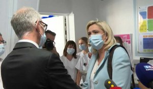 Présidentielle: Marine Le Pen rencontre des soignants dans le Pas-de-Calais