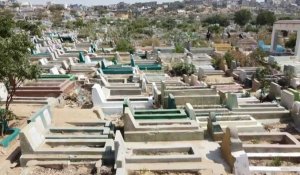 Pakistan: à Karachi, les cimetières sont pleins à craquer