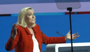 Présidentielle: Marine Le Pen promet un "référendum sur l'immigration"