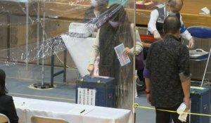 Les habitants de Tokyo votent pour les élections législatives