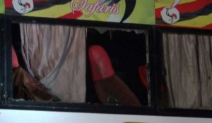 Ouganda: des images du bus calciné suite à l'attentat à la bombe près de Kampala