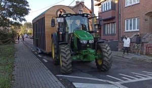 Court-Saint-Etienne : Bernard déménage avec sa tiny house à 120 km de chez lui