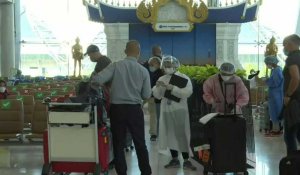 Les premiers touristes atterrissent à Bangkok alors que la Thaïlande rouvre ses portes