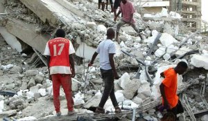 Immeuble effondré à Lagos: au moins 6 morts et des dizaines d'ouvriers toujours coincés