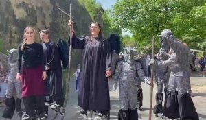 Les ados des centres sociaux déambulent sur échasses au Festival médiéval de Sedan