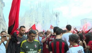 Les fans de l'AC Milan fêtent leur premier titre de Serie A en plus de dix ans