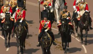 Jubilé de la reine Elizabeth : Charles, William et Anne quittent Buckingham à cheval