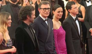 Festival de Cannes: L'équipe du dernier film de Hazanavicius "Coupez!" sur le tapis rouge