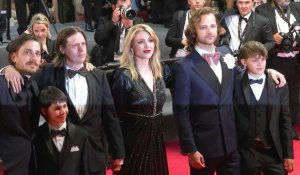 Cannes: l'équipe du film belge "Les huit montagnes" sur le tapis rouge