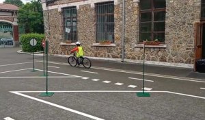Les enfants de l'école Thérèse-Cauche parcourent le tracé à vélo