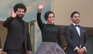 Cannes: l'équipe du film "Leila's Brothers" de Saeed Roustayi sur le tapis rouge