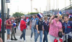 Rencontre UEFA France-Danemark : Arrivée des supporters au stade de France