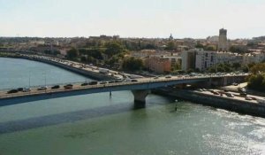 France: images aériennes des grands départs en vacances sur les autoroutes