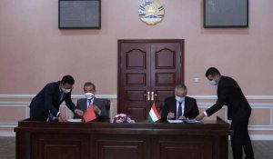 Le ministre des Affaires étrangères chinois Wang Yi rencontre son homologue tadjik à Douchanbé