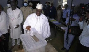 Sénégal : le président Macky Sall vote aux législatives