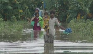 Mousson au Pakistan: des familles fuient les inondations