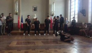 Beauvais : équipe de Chine de Breakdance en démonstration