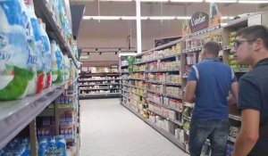 Près d'Arras, à l'Intermarché de Sainte-Catherine, les producteurs de lait viennent vérifier les prix