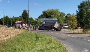 Louvroil/Ferrière-la-Grande : un camion se renverse et bloque la route