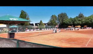 Tennis -  Tournoi des jeunes aux Peupliers à Ath : l'Havrésienne Elyse Fontaine livre un réel combat lors du tie-break du premier set de sa demi-finale.