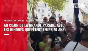 VIDÉO. Festival Interceltique de Lorient. Lors de leur défilé à la Grande parade, au cœur des Bihoués, pour leurs 70 ans 