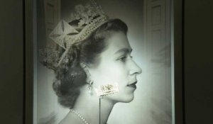 Buckingham Palace rouvre au public avec une exposition de portraits et bijoux de la reine