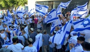Des militants juifs d'extrême droite se rassemblent pour une marche à Jérusalem