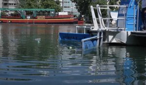 Paris : une ONG présente un bateau de dépollution plastique