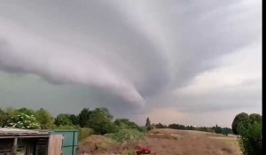 "Supercellule": un phénomène météorologique rare dans le ciel de Reims