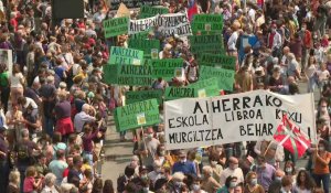 Des milliers de manifestants à Bayonne défendent "l'enseignement immersif" en langues régionales