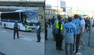 Football/Ligue des champions: le bus de Chelsea et les fans arrivent au stade avant la finale