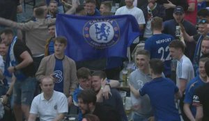 Les fans de Chelsea réagissent après l'ouverture du score en finale de Ligue des champions