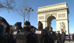 Convois anti-pass: forte présence policière sur les Champs-Elysées