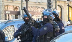 Convois anti-pass: lacrymogènes contre des manifestants sur les Champs-Elysées (2)