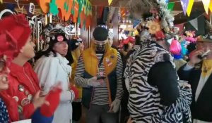 Carnaval de Dunkerque 2022 : L'ambiance dans un bar de la Citadelle