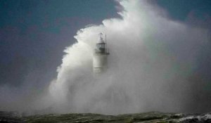 La tempête Eunice balaie le nord de l'Europe, faisant au moins neuf morts