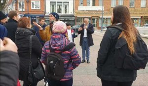 Arras : une trentaine de manifestants contre le pass vaccinal réunis devant la gare 