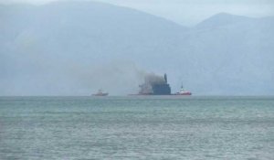 Un ferry italien toujours en feu au large de l'île grecque de Corfou
