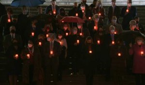900.000 morts du Covid aux Etats-Unis: recueillement sur les marches du Capitole