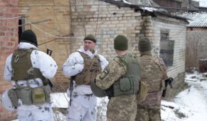 Ukraine: sur la ligne de front, les soldats se disent "prêts"