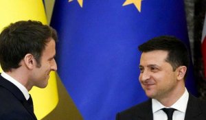 Crise Russie-Ukraine : Emmanuel Macron veut croire à l'avancée de négociations de paix