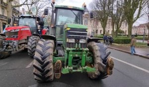 Lille : les agriculteurs manifestent contre la hausse des charges et la baisse des prix
