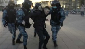 Arrestations de manifestants contre l'invasion en Ukraine à Moscou